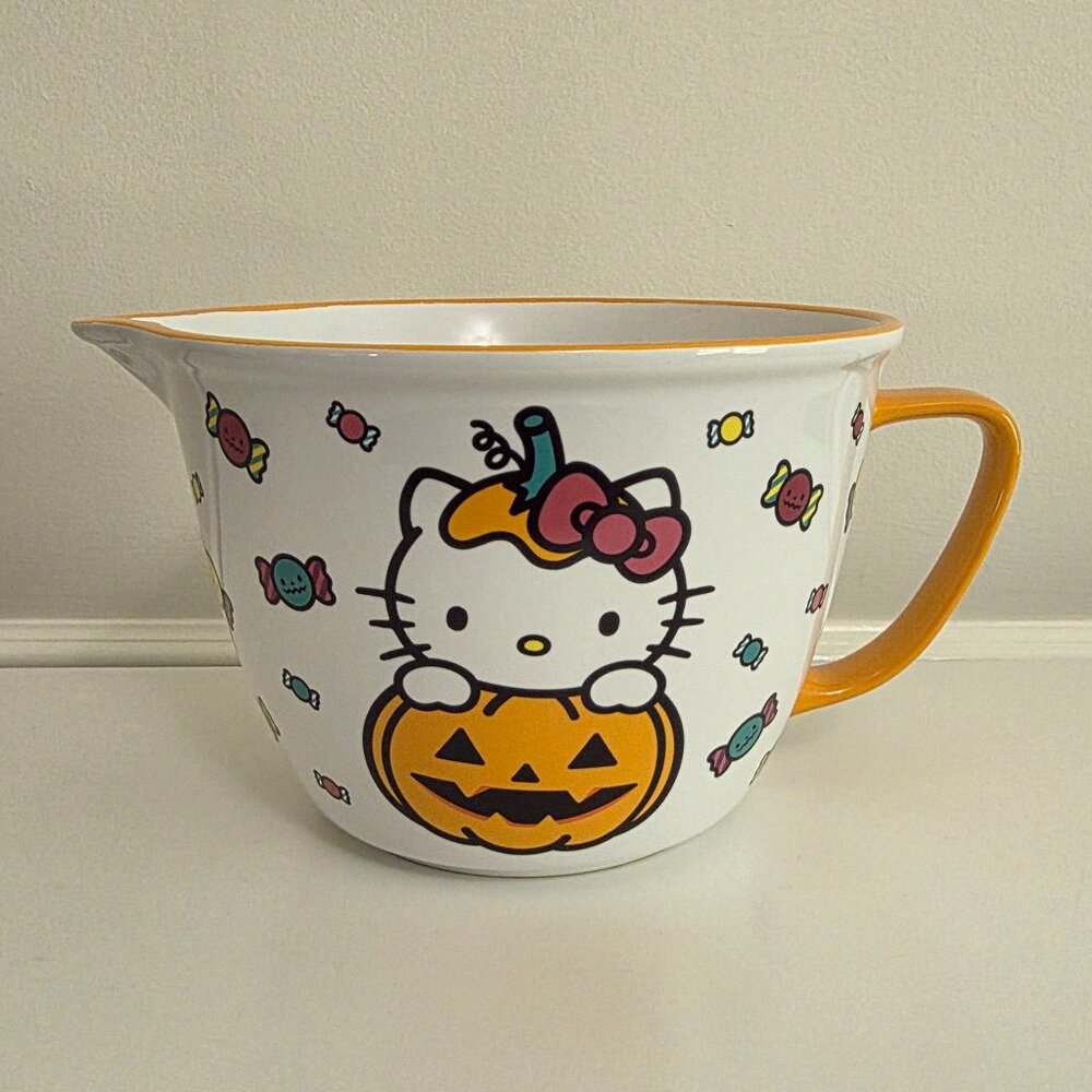 HELLO KITTY Mixing Bowl w/ Handle and Pour Spout | Halloween Candy Pumpkin NEW